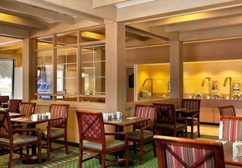 Hotel Courtyard By Marriott Houston Hobby Airport Restaurant photo